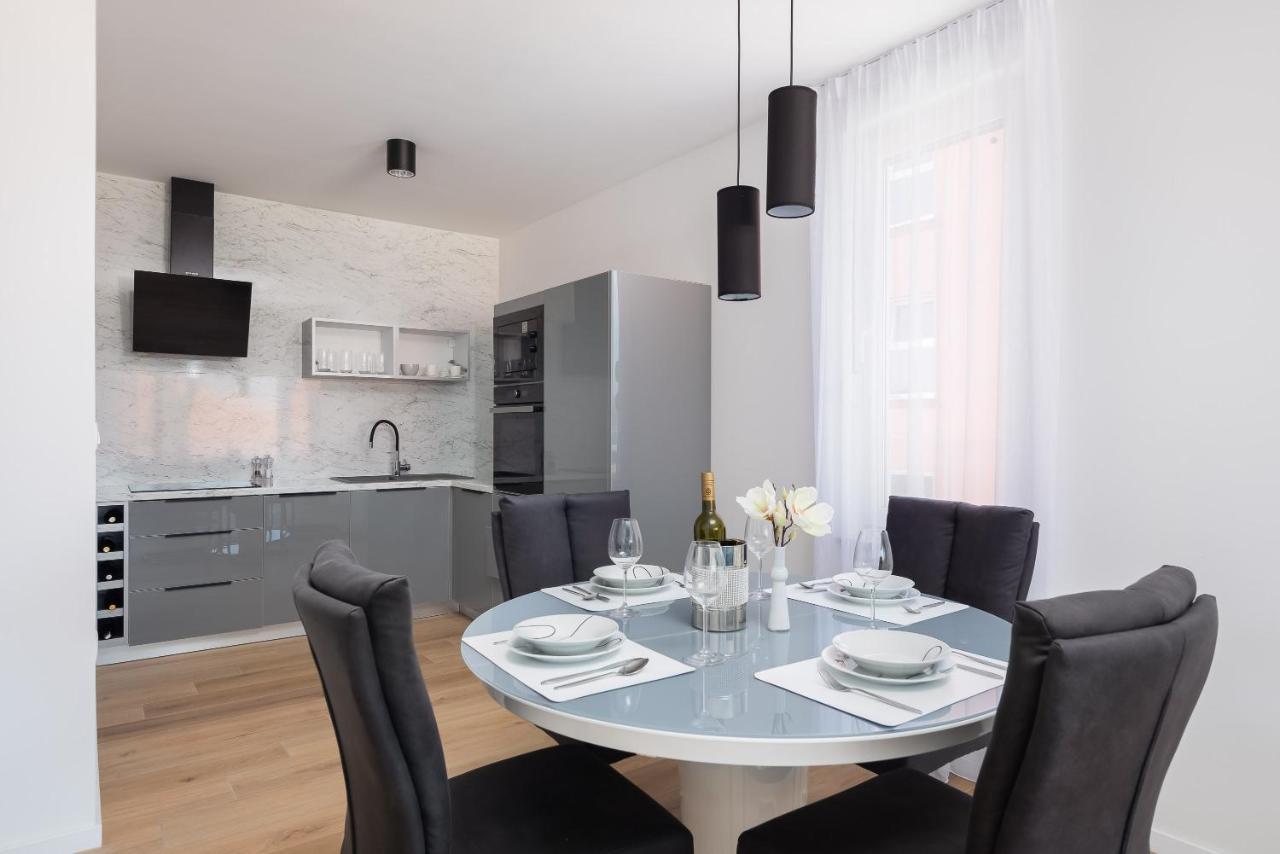 Apartment Alegria In Okrug With Heated Pool, Sea View, Jacuzzi, Wifi Трогир Екстериор снимка